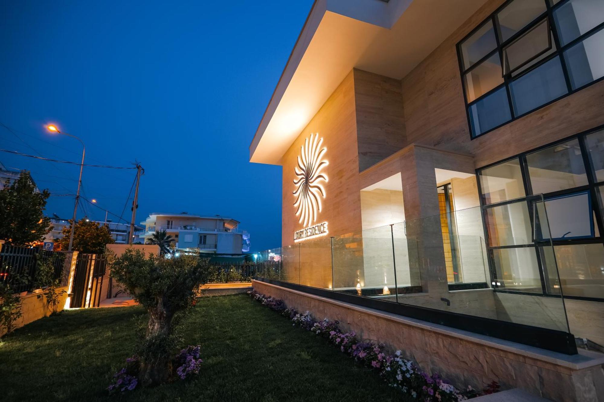 Daed Luxury Residence Sarandë Exteriör bild