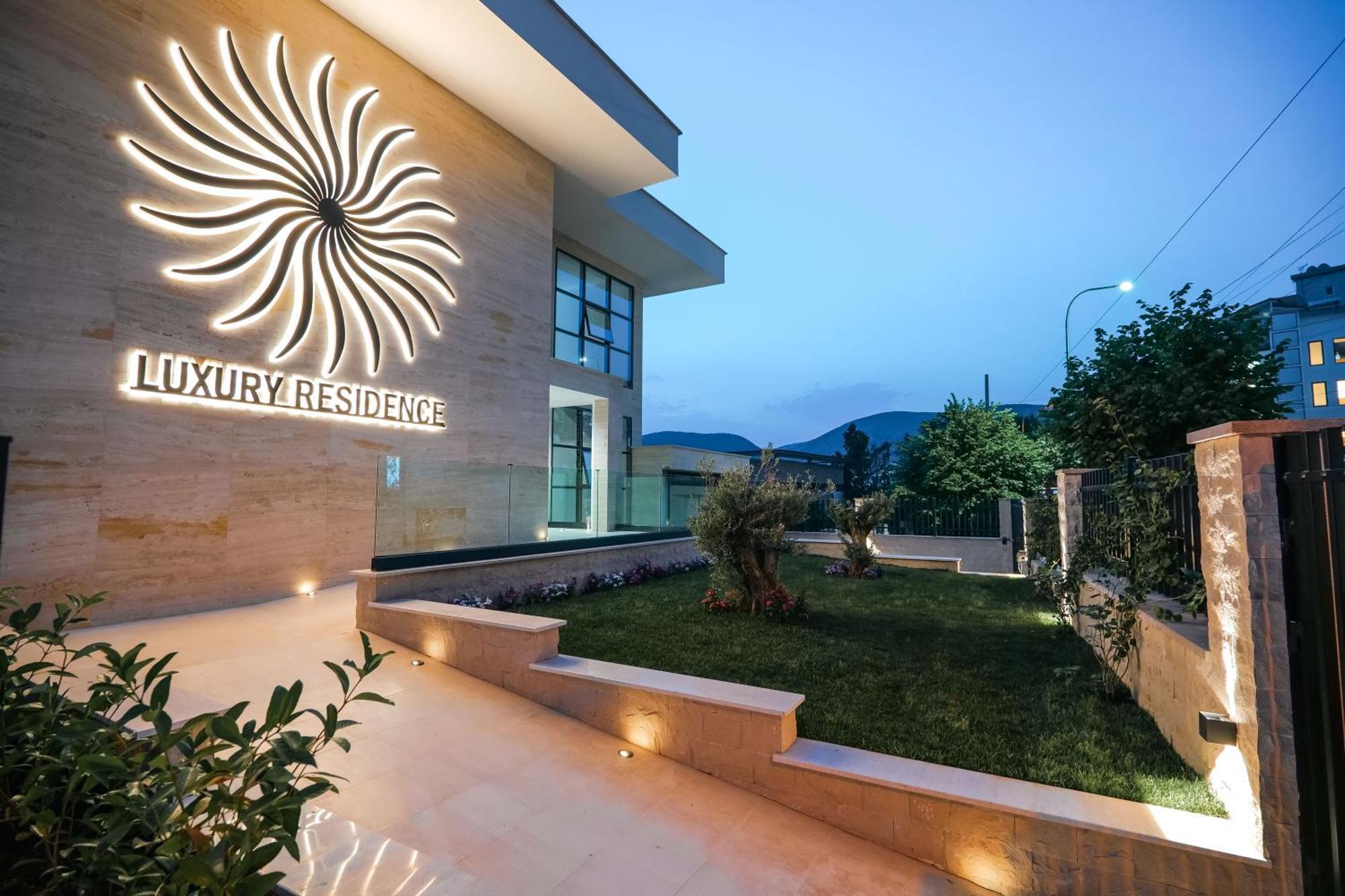 Daed Luxury Residence Sarandë Exteriör bild