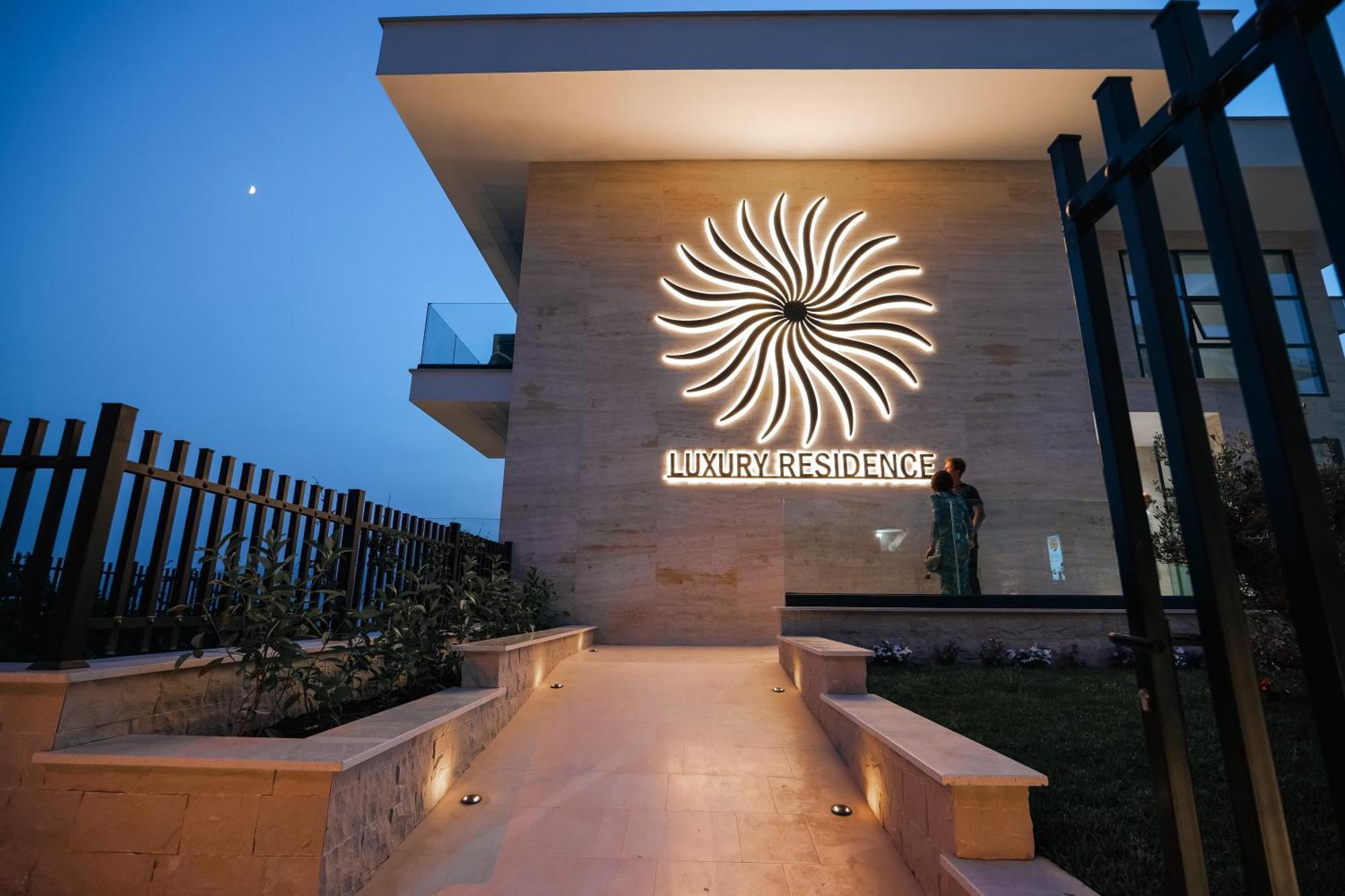 Daed Luxury Residence Sarandë Exteriör bild