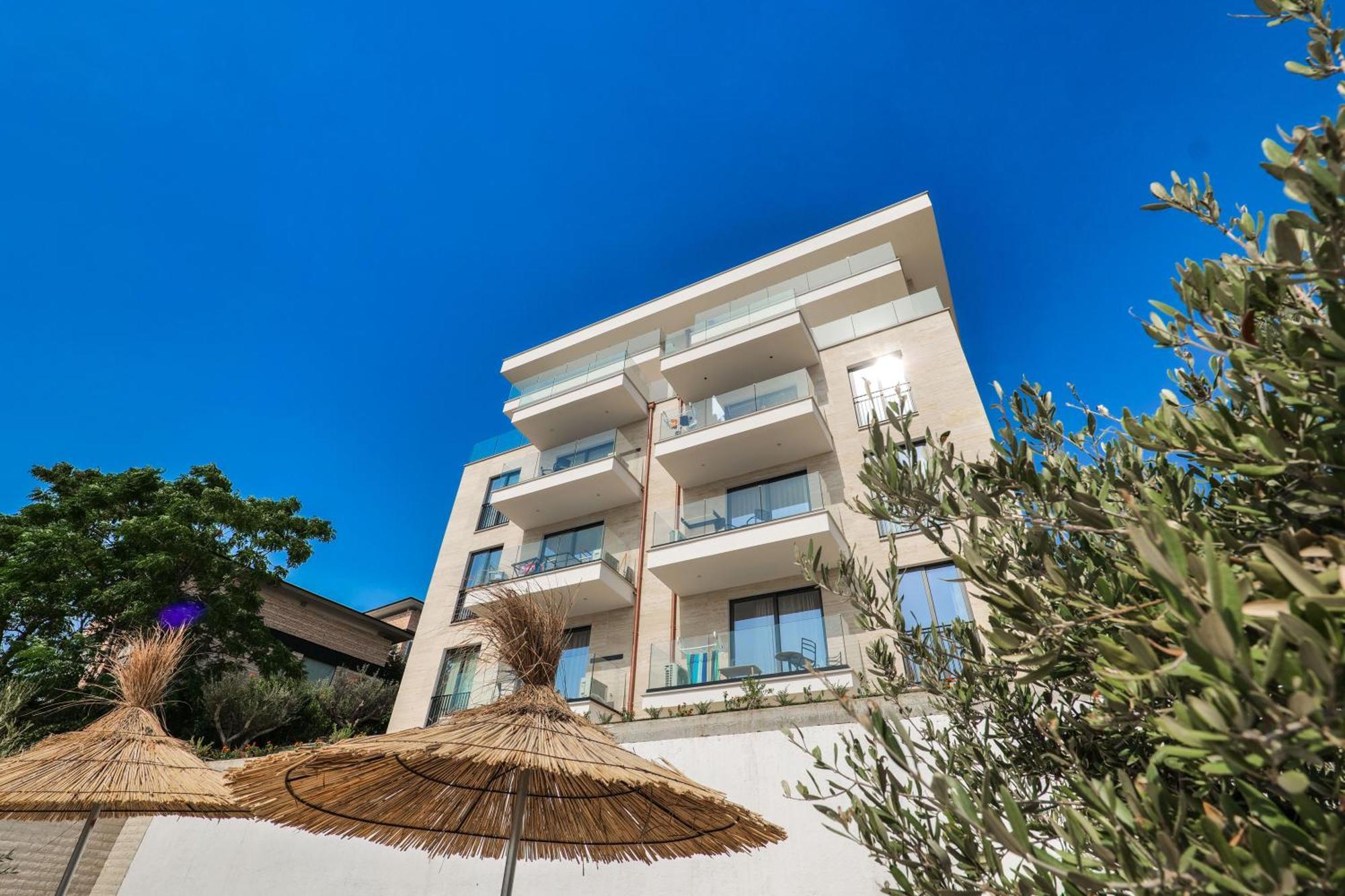 Daed Luxury Residence Sarandë Exteriör bild
