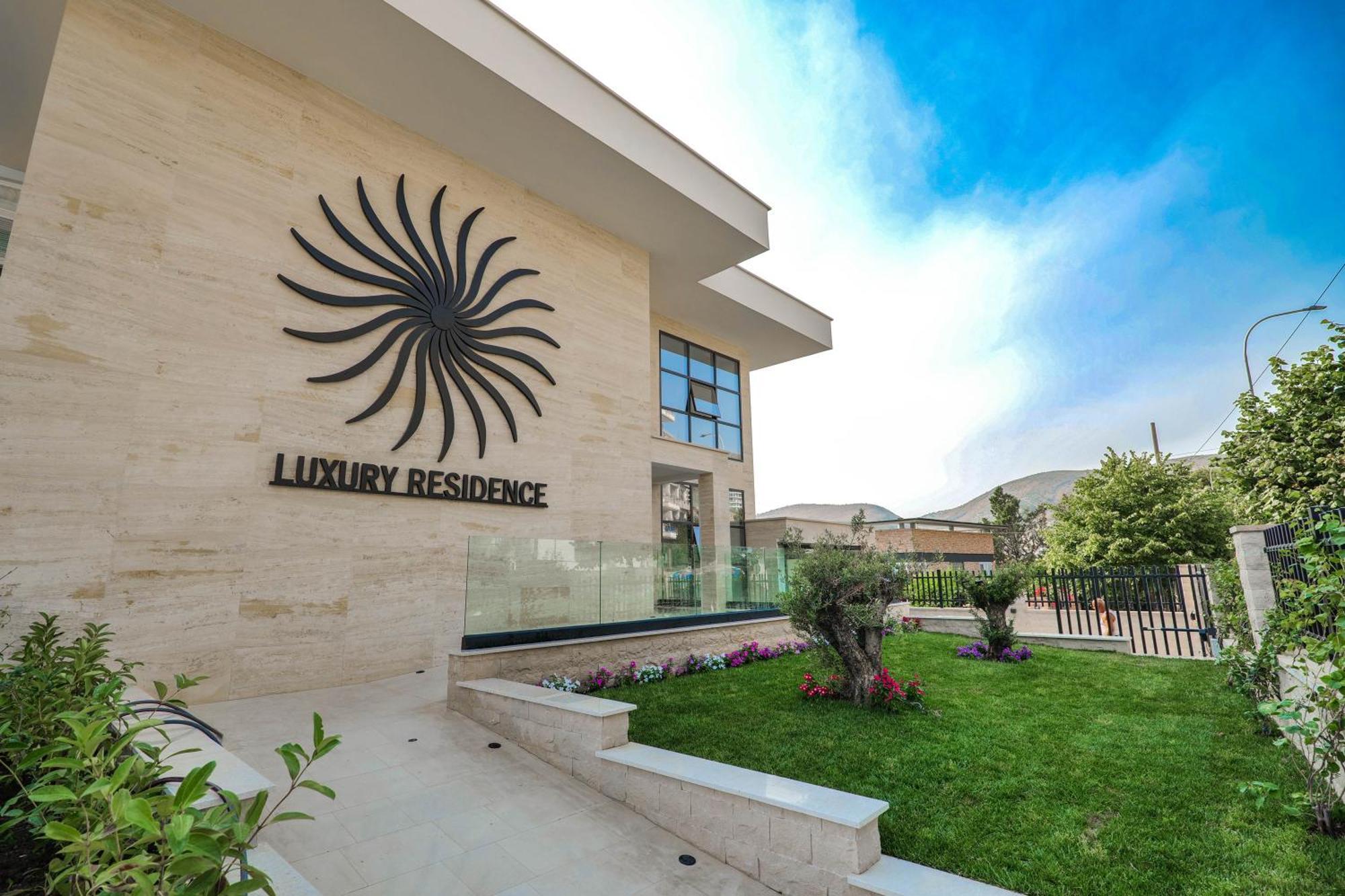 Daed Luxury Residence Sarandë Exteriör bild