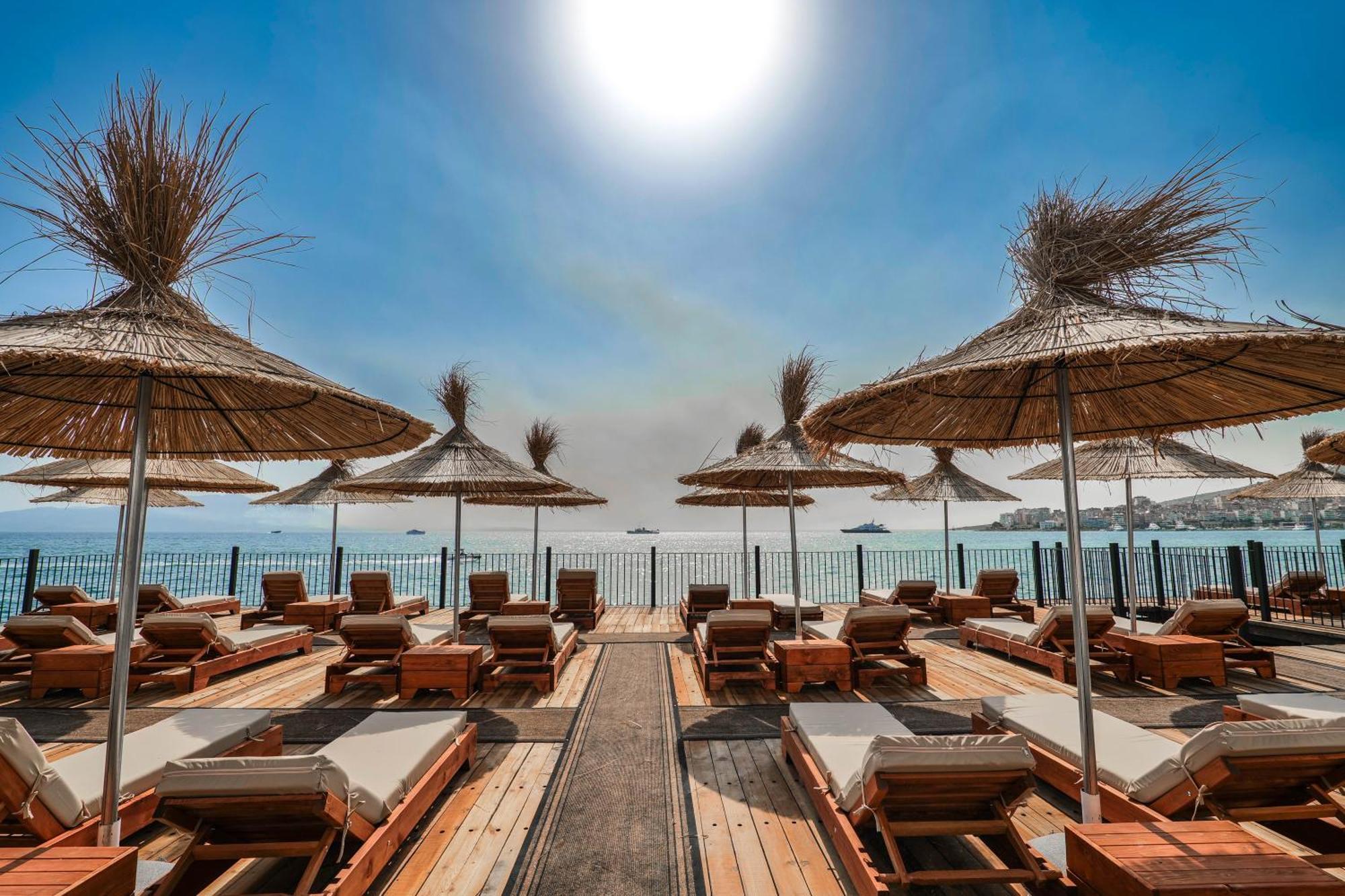 Daed Luxury Residence Sarandë Exteriör bild