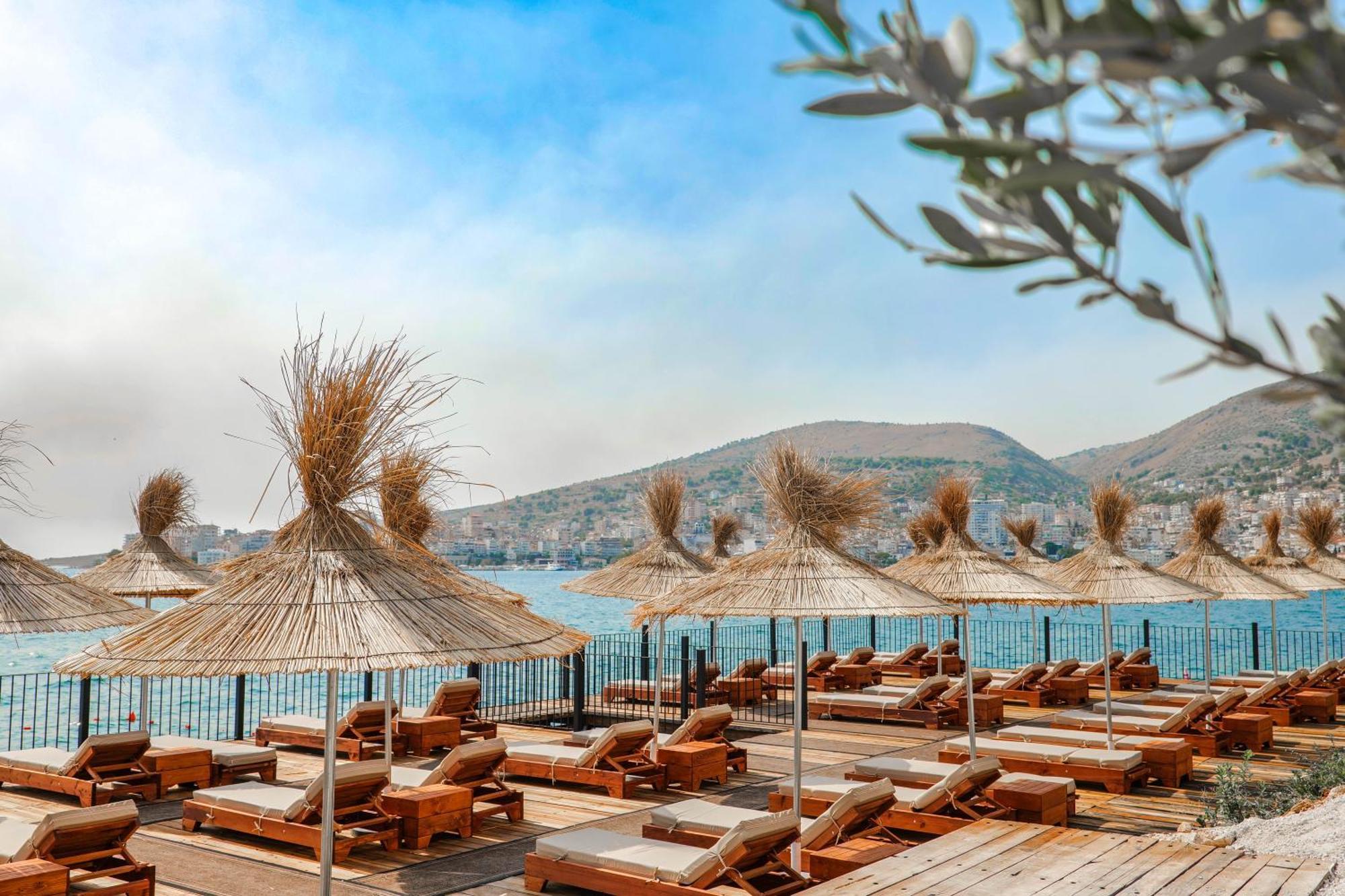 Daed Luxury Residence Sarandë Exteriör bild