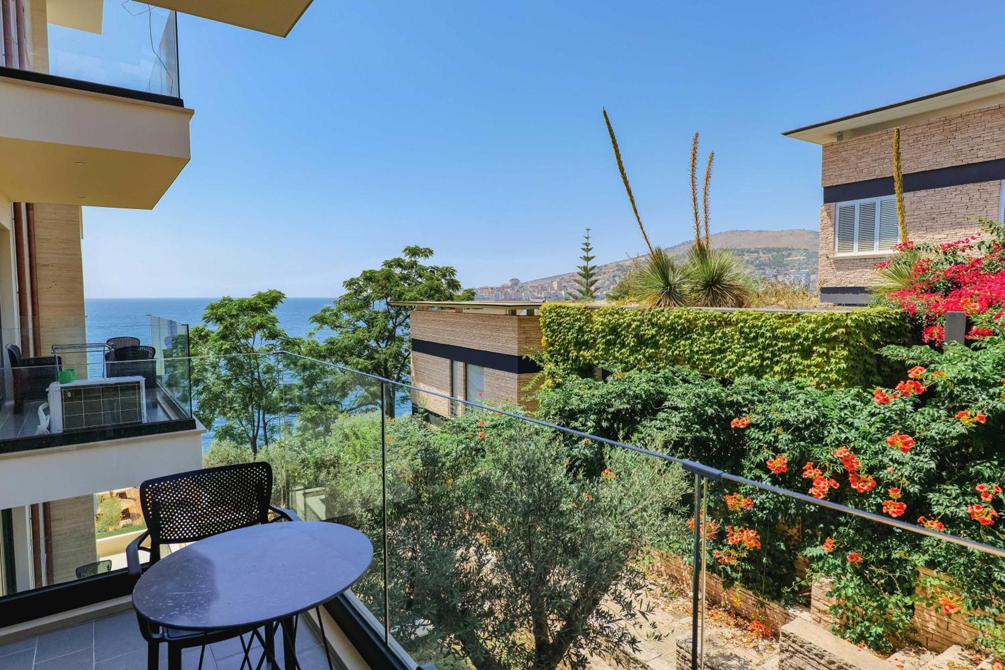 Daed Luxury Residence Sarandë Exteriör bild